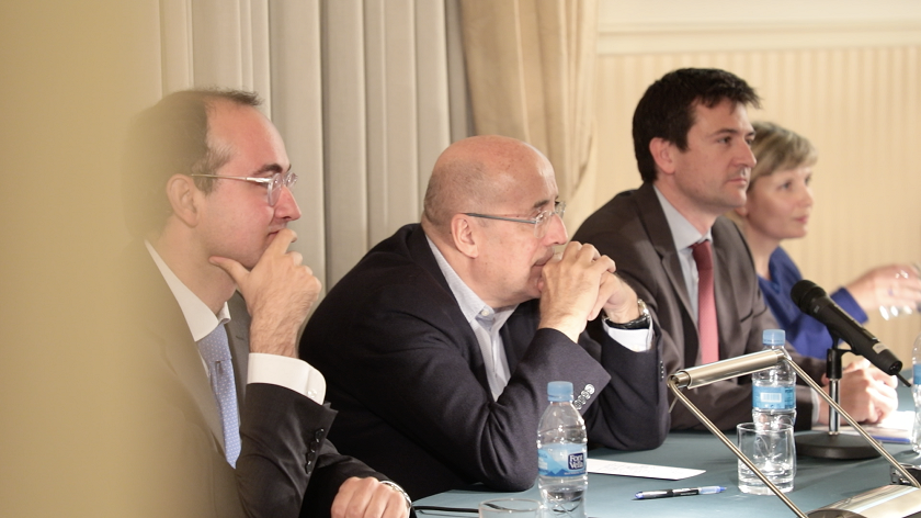 #DebateAmicsPa�s con CaixaBank Research. Las causas de la polarizaci�n pol�tica