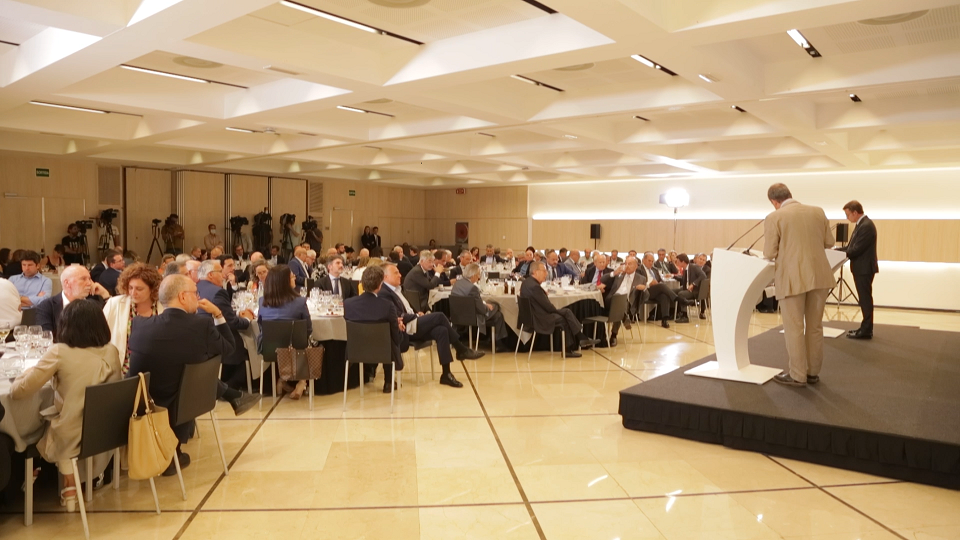 Barcelona Tribuna amb Alberto N��ez Feij�o