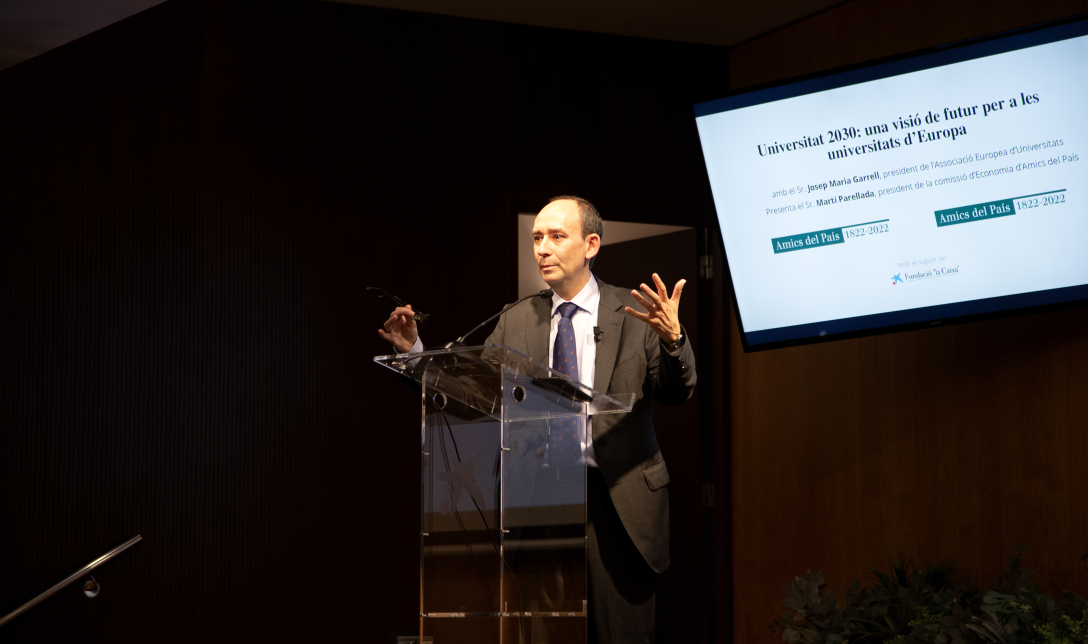 Debat Amics del Pa�s amb Josep Maria Garrell