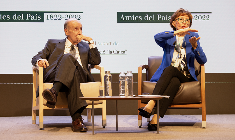 Eugenia Bieto a un debat Amics del Pa�s